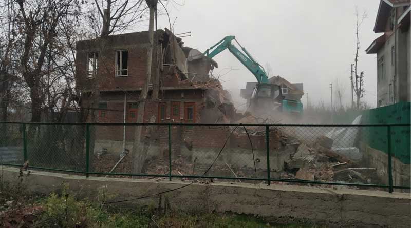 Bulldozer action against JeM terrorist, Illegal house of Pulwama attack accused demolished | Sangbad Pratidin