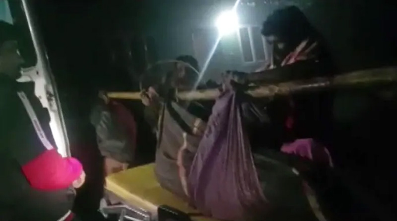 A Kerala Pregnant tribal woman carried by relatives for over 3 km | Sangbad Pratidin