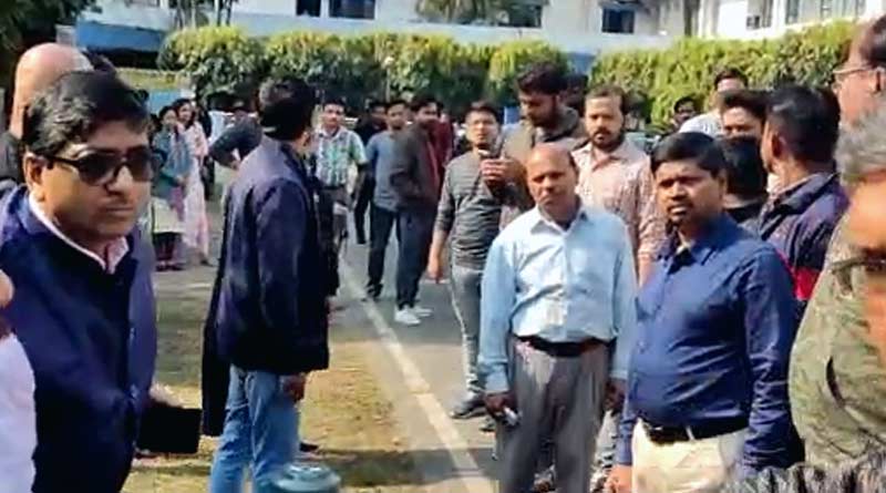 Land dispute at North Bengal University, students showed protest before Education Minister's meeting । Sangbad Pratidin