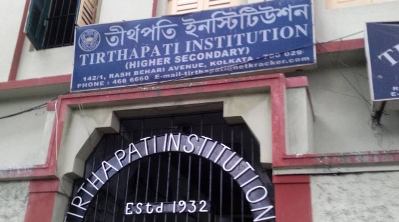 TET candidates stage protest in Tirthapati Institution । Sangbad Pratidin