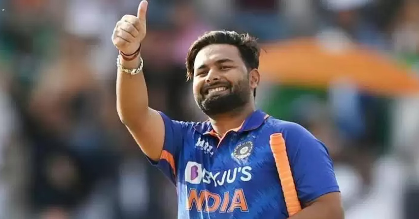 Rishabh Pant Plays Chess, Asks Fans To Guess His Opponent | Sangbad Pratidin