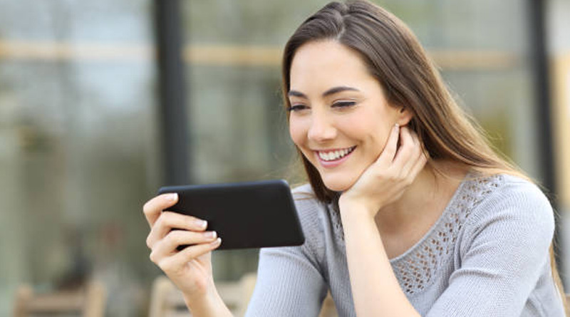 Your smartphone is wrecking your skin| Sangbad Pratidin