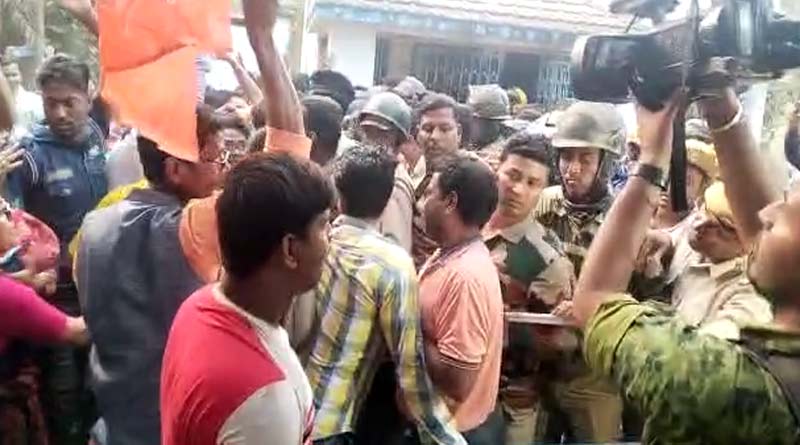 'I don't want politics', says wife of Howrah man who died protest molest bid on daughter । Sangbad Pratidin