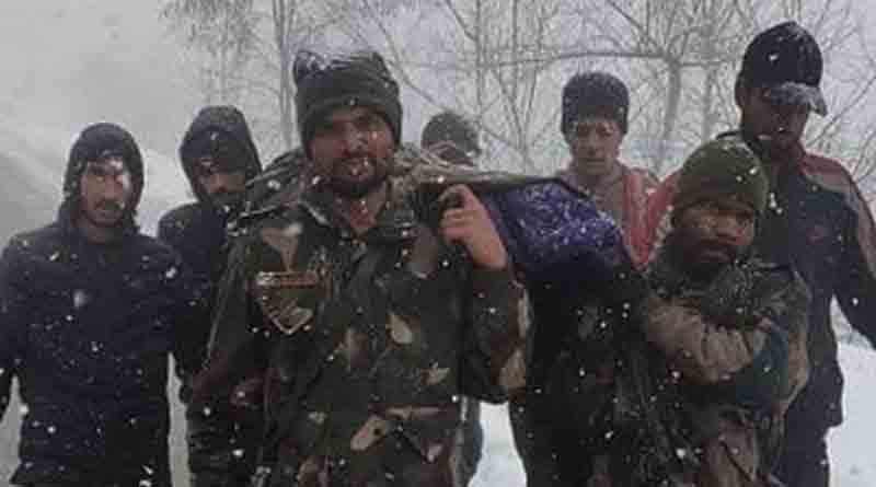 Indian Army rescues pregnant woman from snowbound village in Kashmir | Sangbad Pratidin
