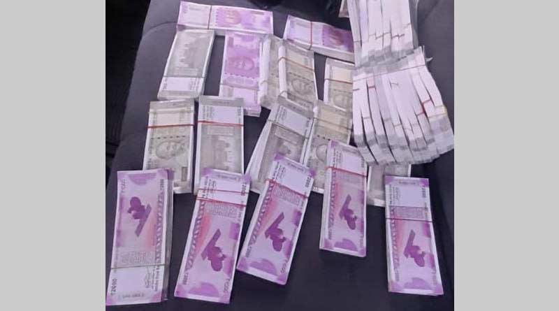 A youth arrested with fake currancy from Birati | Sangbad Pratidin