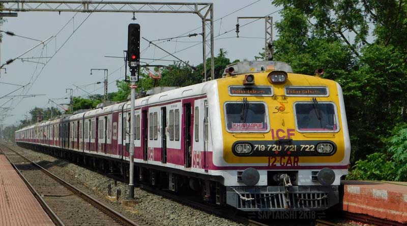 A miscreant dies after fall from train in Howrah Katwa local route । Sangbad Pratidin