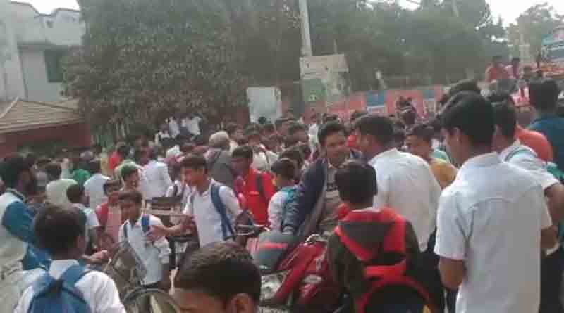 Student and teacher clashed about donation in Maldah school | Sangbad Pratidin