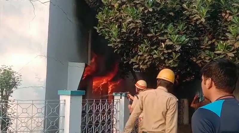 Massive fire broke out in Purulia's DIB office । Sangbad Pratidin