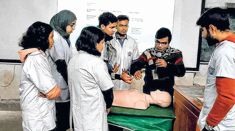 Primary teacher giving lessons on heimlich and CPR to medical students | Sangbad Pratidin