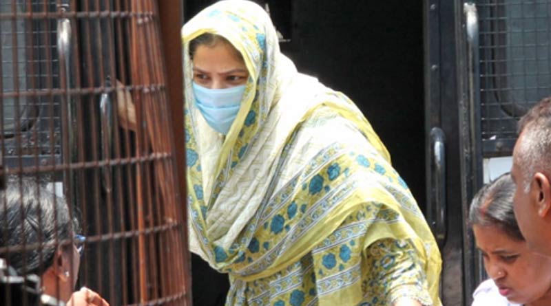 Teacher recruitment scam accused Partha Chatterjee's aide Arpita Chatterjee appeared in court । Sangbad Pratidin