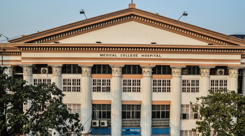 Calcutta Medical College treated a lady with urine Problem| Sangbad Pratidin