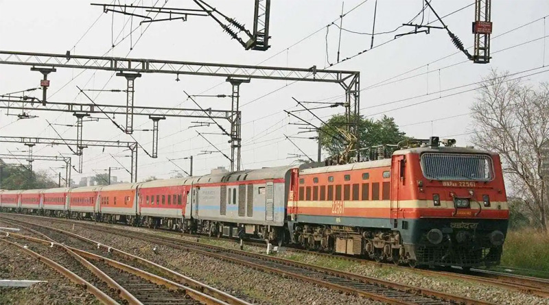Hyderabad School student dies shooting for Instagram reel in front of running a train | Sangbad Pratidi
