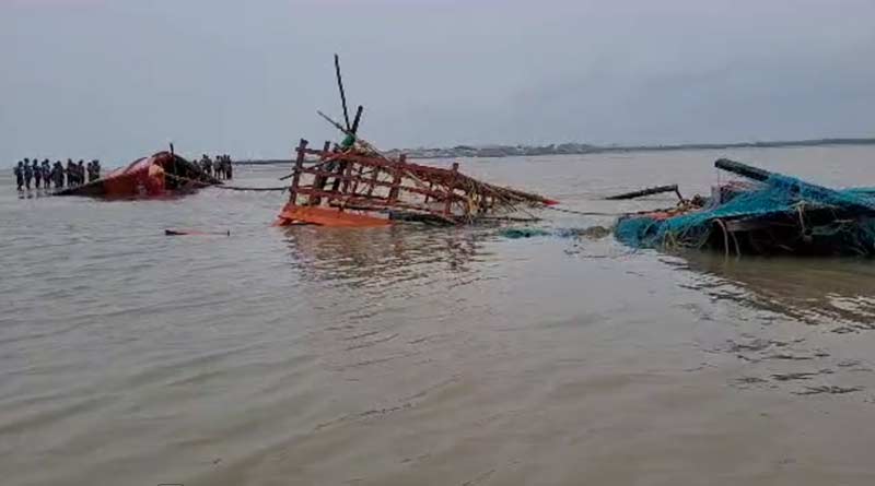Two trallers involved in accident during hilsa fishing | Sangbad Pratidin
