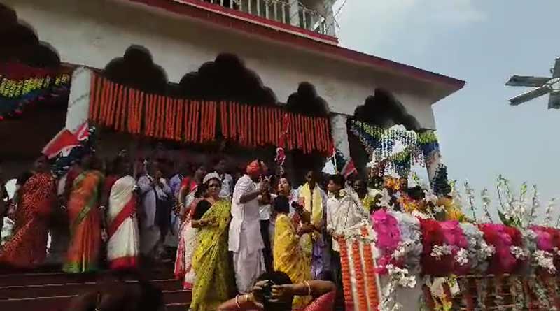 Chaos in thakurbari before Abhishek Banerjee visit | Sangbad Pratidin