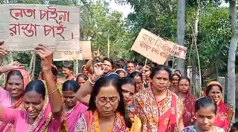 Residents of Basirhat boycott Panchayat Election demanding road repairing । Sangbad Pratidin