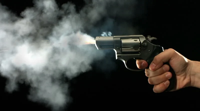 Shots fired at TMC leader in Ichapur | Sangbad Pratidin