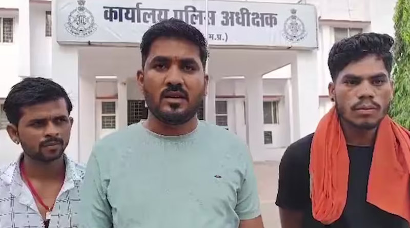 In Madhya Pradesh, man who was accused of being harrased, he is allegedly accused of beating a young man। Sangbad Pratidin
