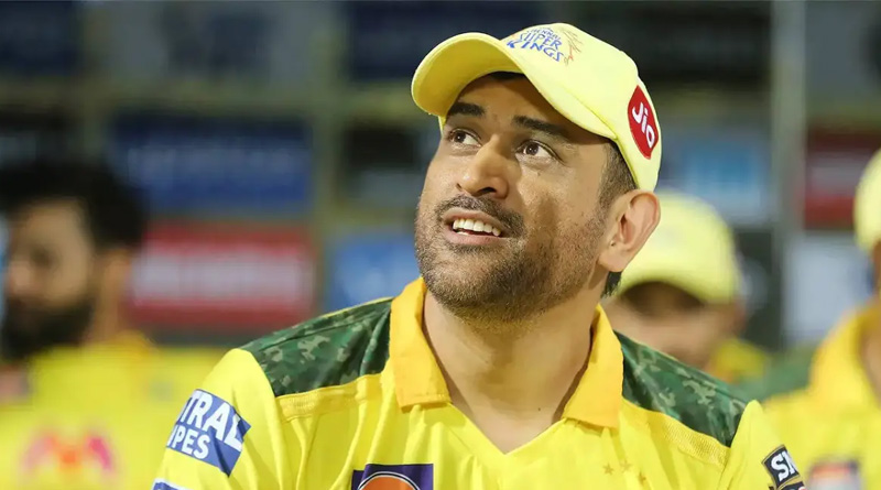 Mahendra Singh Dhoni celebrates friend's birthday in viral video। Sangbad Pratidin