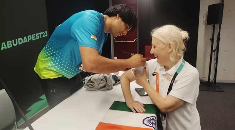 Neeraj Chopra signs on the Hungarian fan's T-shirt and praises heaped in । Sangbad Pratidin