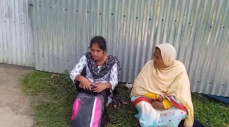 A woman of South Dinajpur stages protest in front of father's house | Sangbad Pratidin
