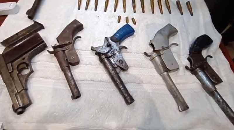 Police arrests four person in arms smuggling case । Sangbad Pratidin
