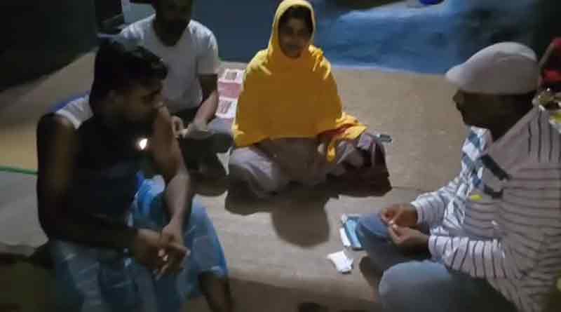 Accused of fraud, TMC leader went home and returned money, viral video | Sangbad Pratidin