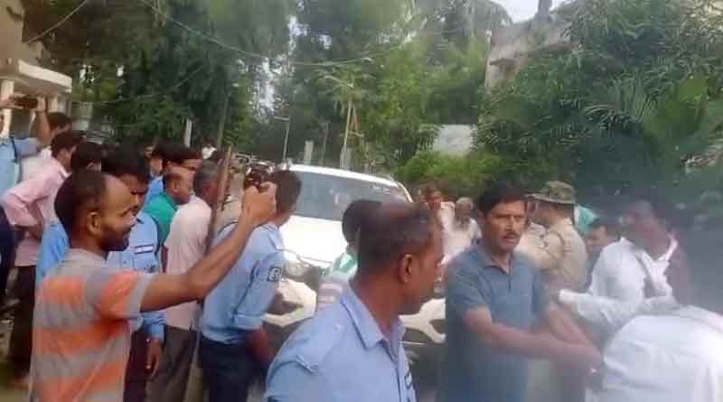 Local people agitates in front of BJP MP Khagen Murmu । Sangbad Pratidin