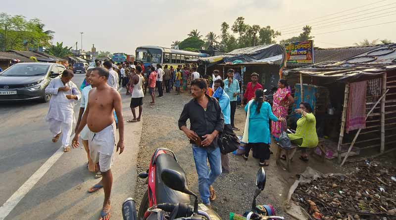 At least 20 people injured as bus and lorry collide near Digha । Sangbad Pratidin