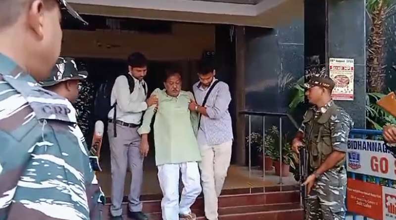 Daughter and brother visit SSKM hospital to meet with minister Jyotipriya Mallick । Sangbad Pratidin