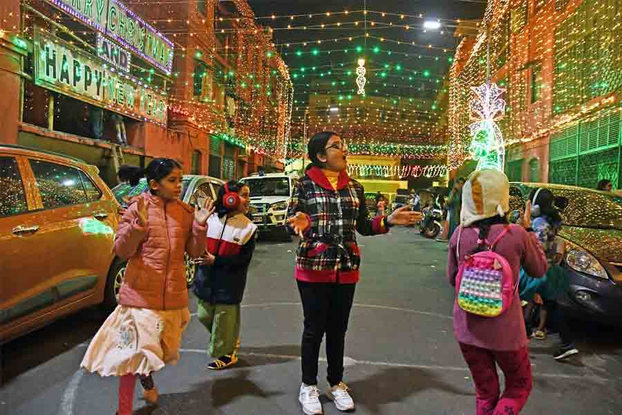 KMC to find cake shops for occupying extra space in footpath | Sangbad Pratidin