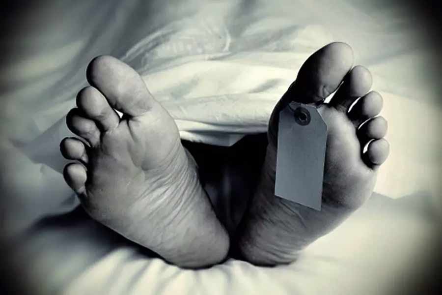 Body of old man was recovered in front of Chandannagar Hospital