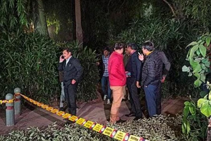 Delhi police finds letter for Israel envoy after "blast" near embassy। Sangbad Pratidin
