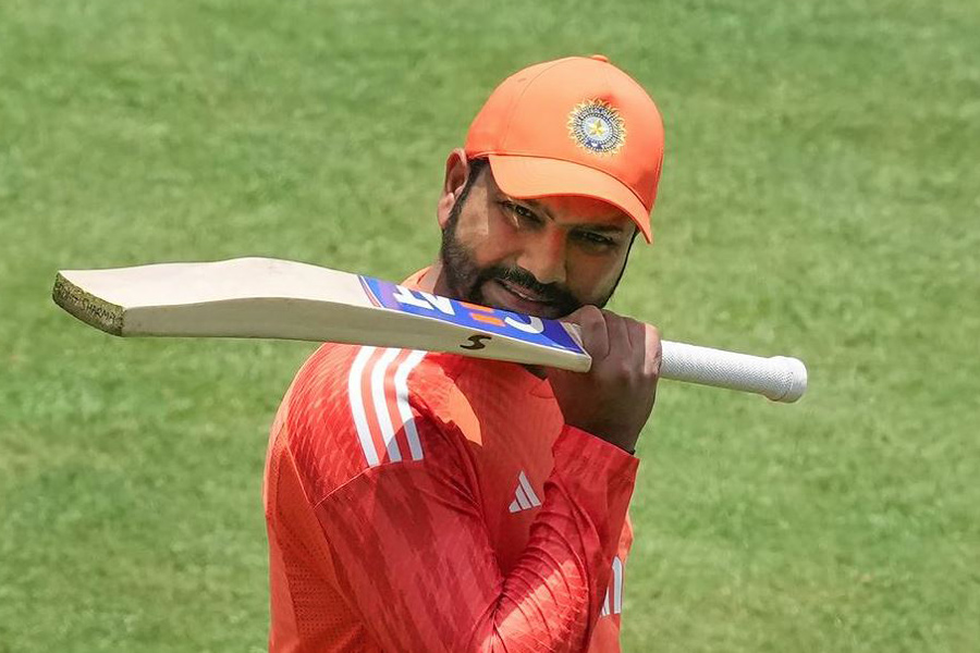 Rohit Sharma admitted that the Indian team will be missing out on the services of ace-pacer Mohammed Shami । Sangbad Pratidin