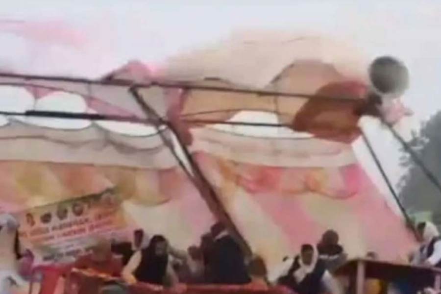 Stage collapses as Bihar leader criticises Ram Mandir। Sangbad Pratidin