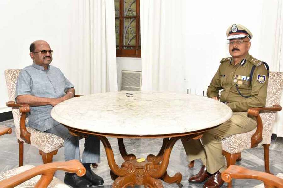 Raj Bhawan sent three questions to Nabanna, WB Governor to speak with CRPF officer । Sangbad Pratidin