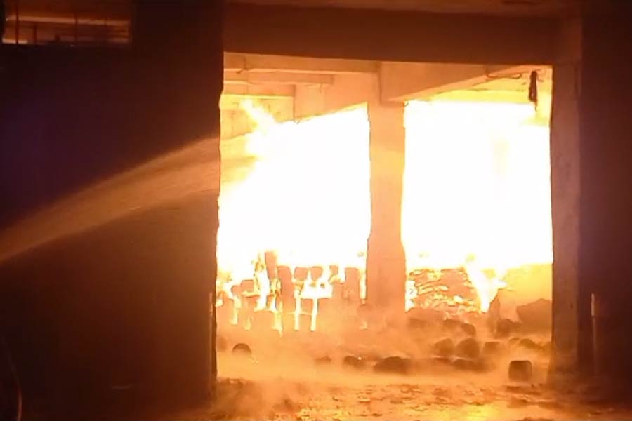 Fire broke out at Wellington jute mill in Srirampur । Sangbad Pratidin