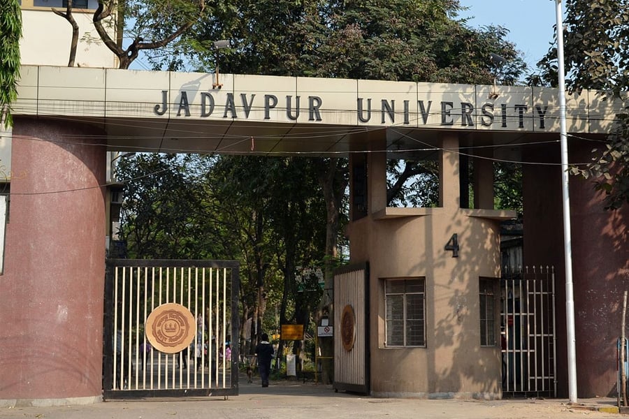 Buddhadeb Sau can continue as Jadavpur University VC: Government| Sangbad Pratidin