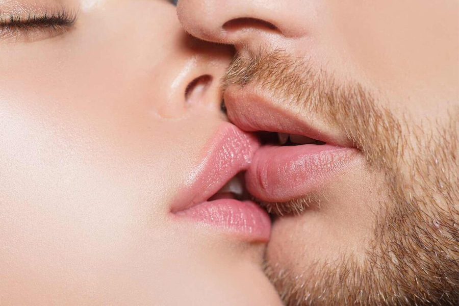 Here is 4 tips to How to kiss your partner| Sangbad Pratidin
