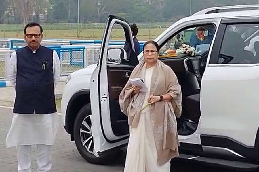 Mamata Banerjee says to fight alone in Lok Sabha Election 2024, avoiding alliance with Congress | Sangbad Pratidin