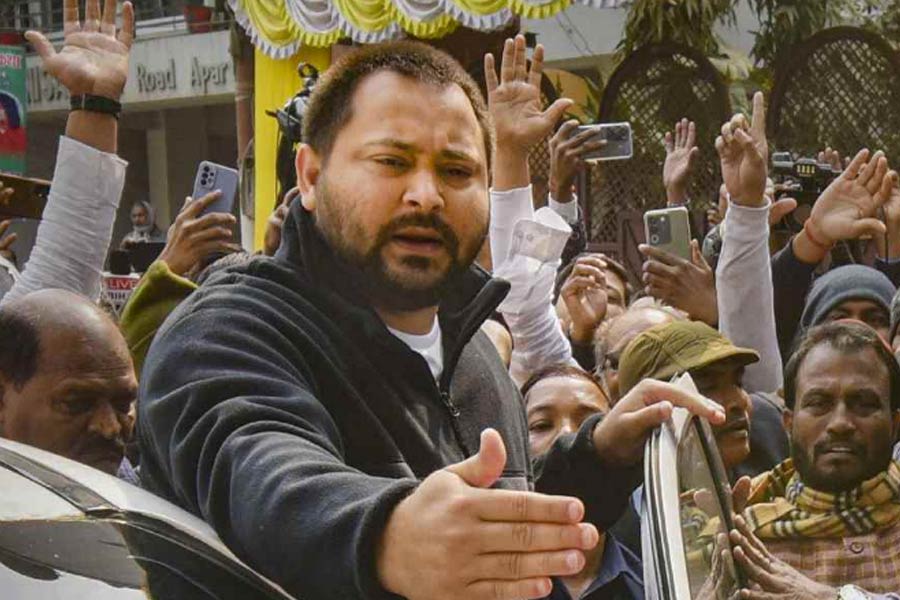 After Lalu, Tejashwi Yadav faces ED। Sangbad Pratidin