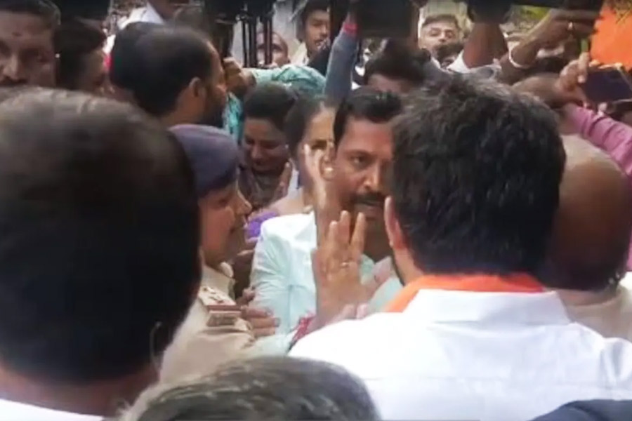 On day of Ayodhya Event, Dalits Stop BJP MP From Entering Karnataka Village | Sangbad Pratidin