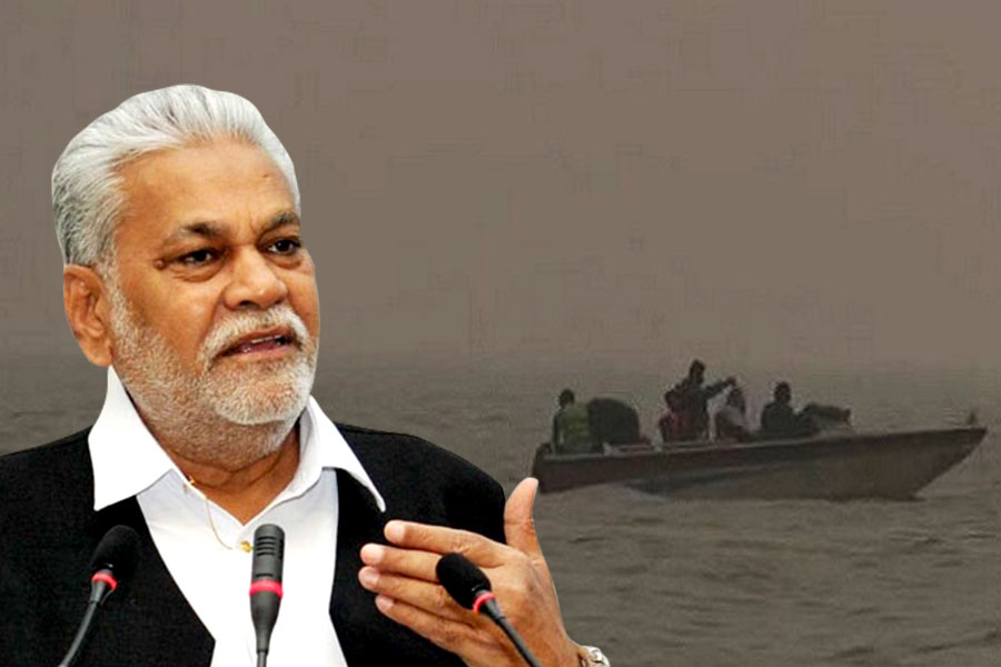 Union minister among other BJP leaders stuck at Chilika for 2 hours | Sangbad Pratidin