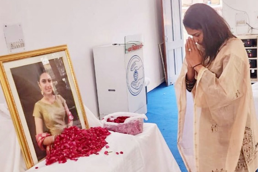 Babita Phogat attends Dangal actor Suhani Bhatnagar prayer meet। Sangbad Pratidin