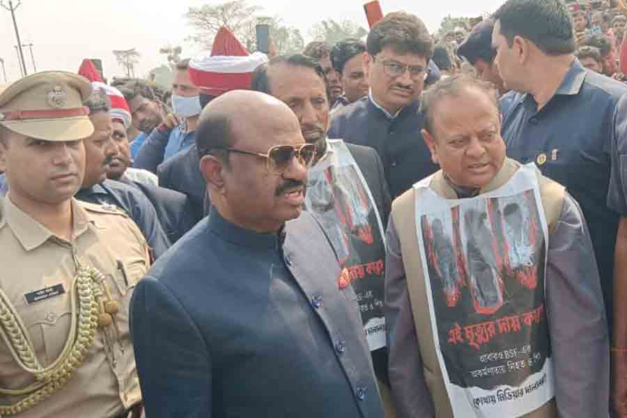 West Bengal Gov C V Anand Bose visits Chopra, meets deceased children family | Sangbad Pratidin