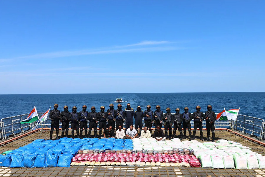 Navy Seizes 3,300 Kg Of Meth, Charas In Gujarat Coast | Sangbad Pratidin