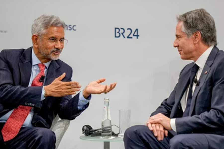 Jaishankar defends India's decision to buy Russian crude oil at the Munich Security Conference। Sangbad Pratidin
