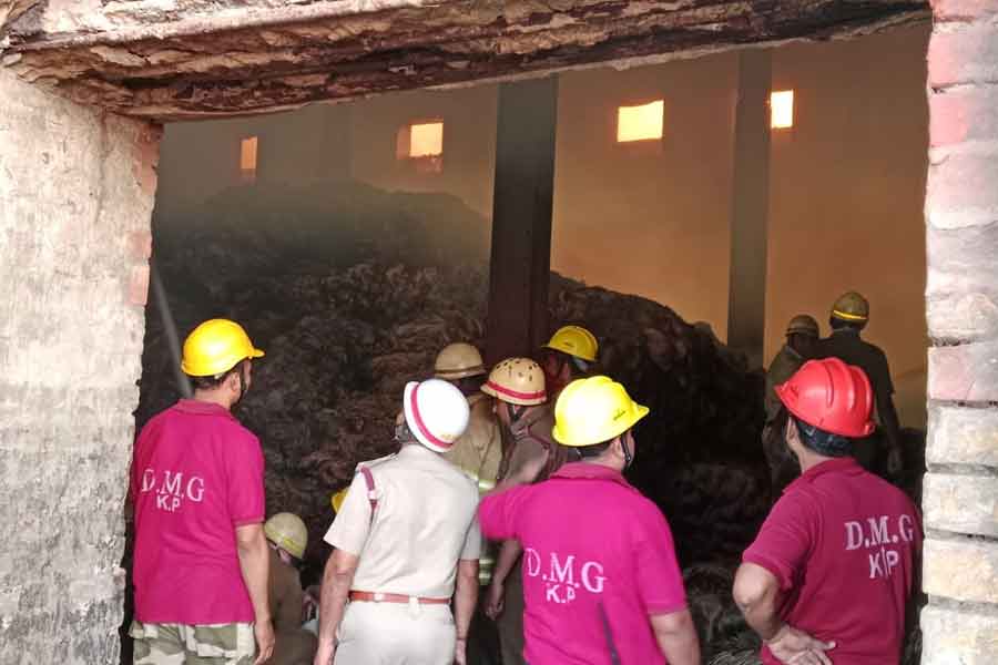 Massive fire broke out in a jute mill in Kolkata । Sangbad Pratidin