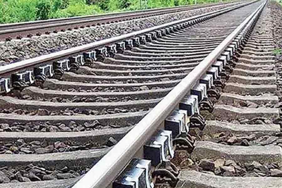 Body of a woman found beside railway track in Santoshpur