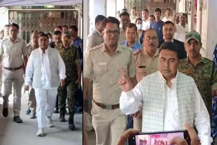 Shahjahan Sheikh dressed in all white before produced in court । Sangbad Pratidin