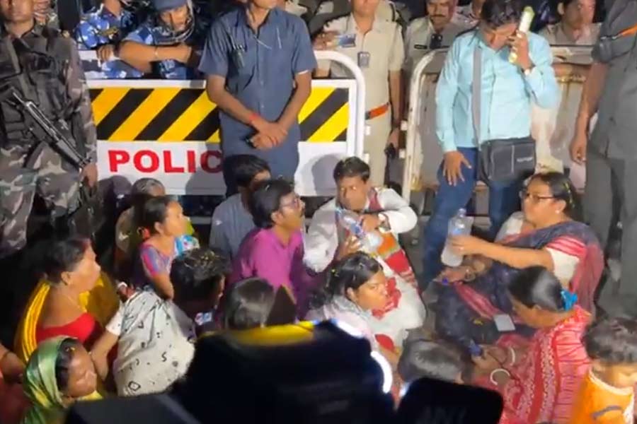 Police removes Sukanta Majumdar from Sandeshkhali protest site | Sangbad Pratidin